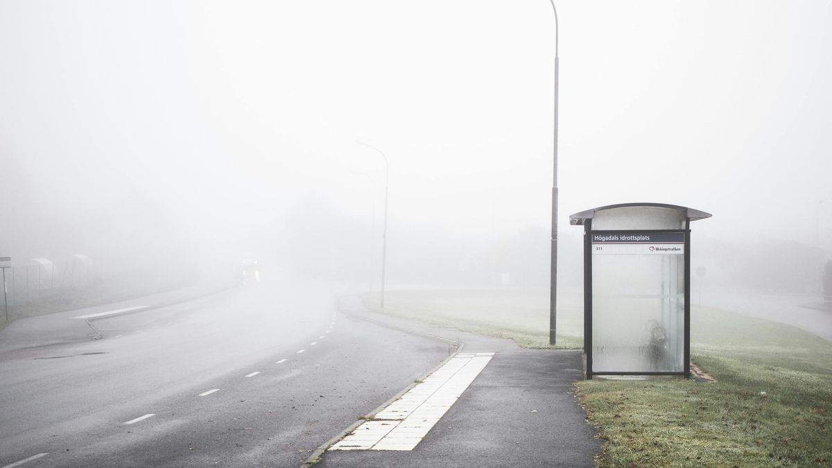 Meglátta az eszméletlen embert a buszmegállóban, de nem az volt az első gondolata, hogy segíteni kellene