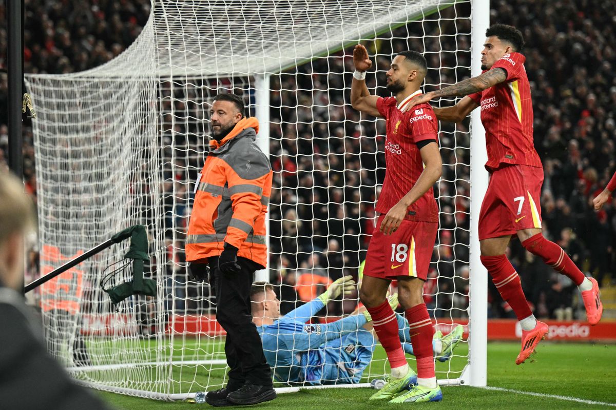 A Bayern München a Liverpool két támadóját szemelte ki magának.
