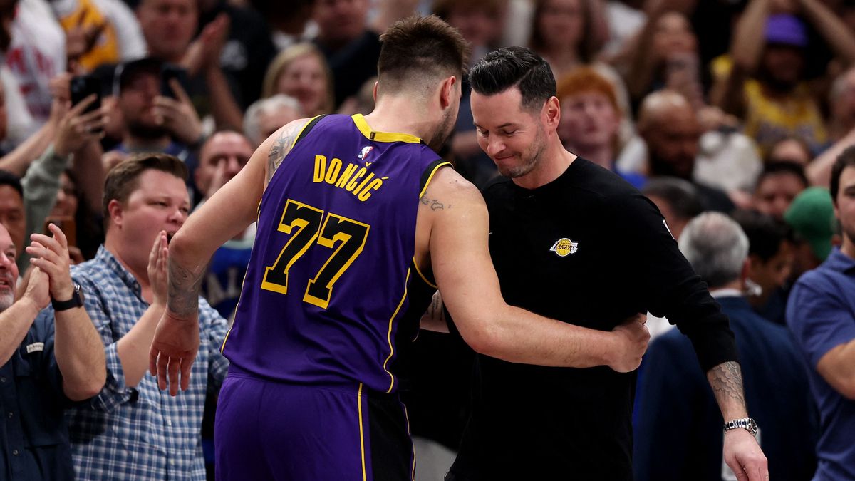 JJ Redick (jobbra) nagyon megbízik Luka Doncicban, aki győzelemre vezetheti a Lakerst.