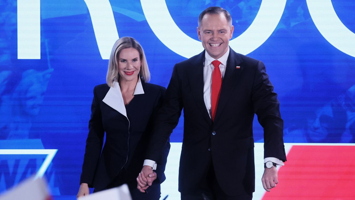 Varsó, 2025. június 2.
Az ellenzéki Jog és Igazságosság (PiS) párt támogatásával induló államfőjelölt, Karol Nawrocki történész, a lengyel Nemzeti Emlékezet Intézete elnöke (k) ünnepel a felesége társaságában a lengyel elnökválasztás második fordulóját kö