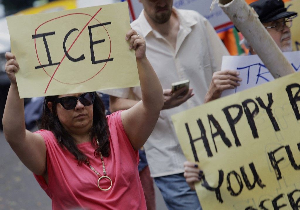 U.S. citizens living in Mexico march to the U.S. Embassy in Mexico City, Mexico, on June 14, 2025, to protest against U.S. President Donald Trump, who since the beginning of his term orders the detention and mass deportation of migrants in the United States and border areas. (Photo by Gerardo Vieyra/NurPhoto) (Photo by Gerardo Vieyra / NurPhoto via AFP)