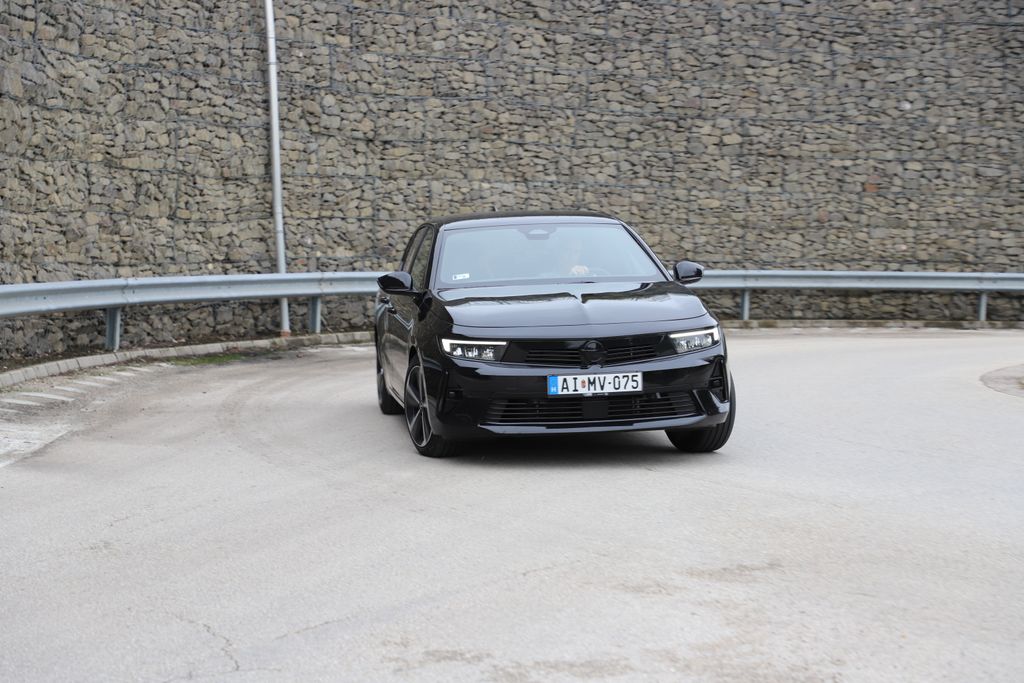 Opel Astra vs Grandland