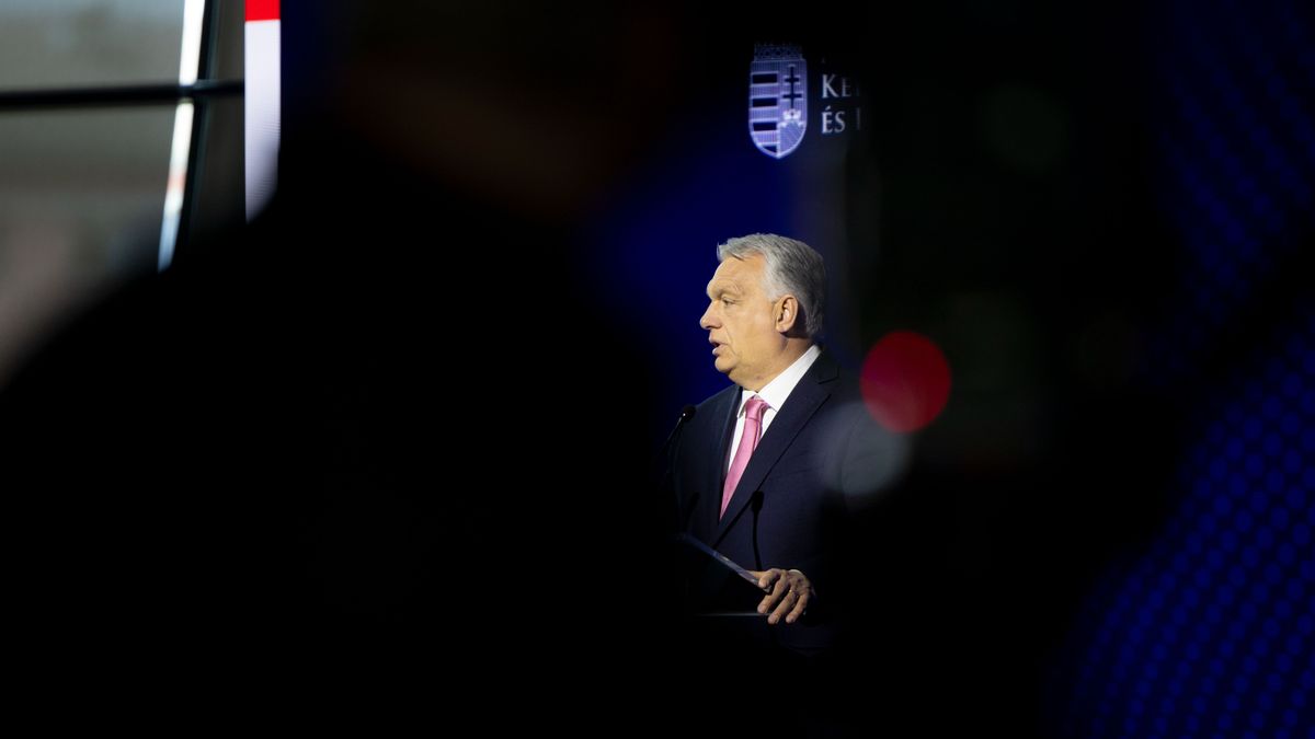Budapest, 2025. május 30.
A Miniszterelnöki Kommunikációs Főosztály által közreadott képen Orbán Viktor miniszterelnök beszédet mond a Magyar Kereskedelmi és Iparkamara küldöttgyűlésén a budapesti Groupama Arénában 2025. május 30-án.
MTI/Miniszterelnöki Kommunikációs Főosztály/Fischer Zoltán