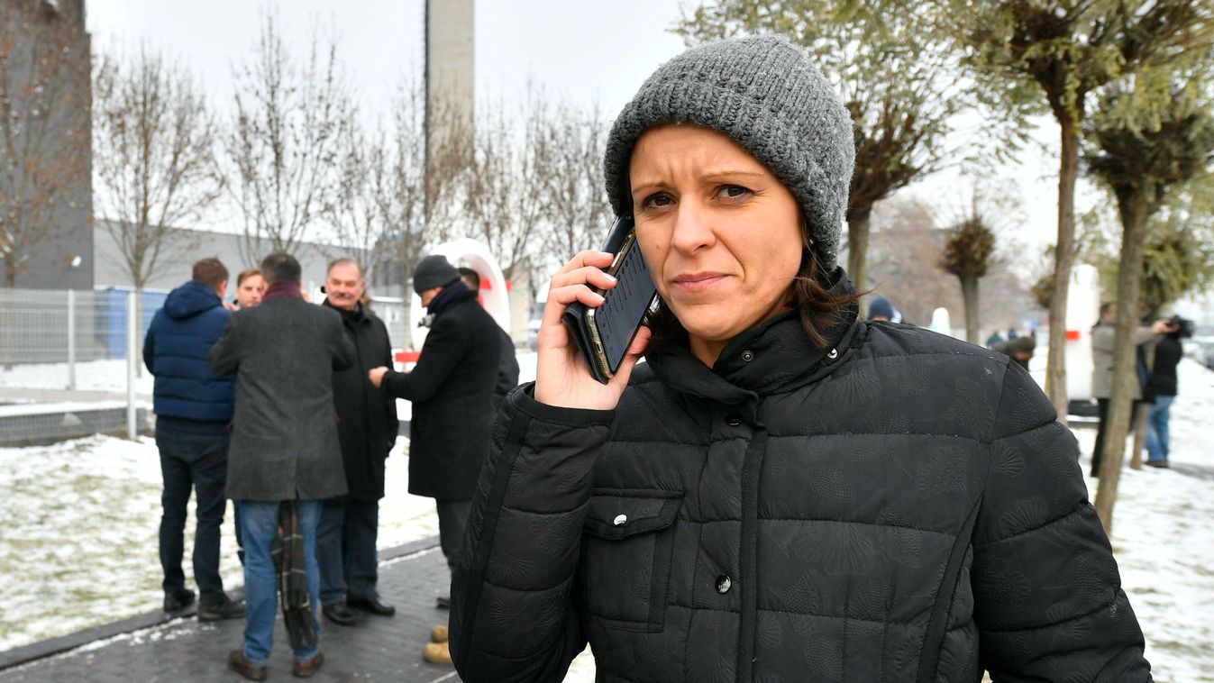 Demonstráló ellenzéki képviselők az MTVA-székháznál

MTI Fotószerkesztõség

Szigetváry Zsolt