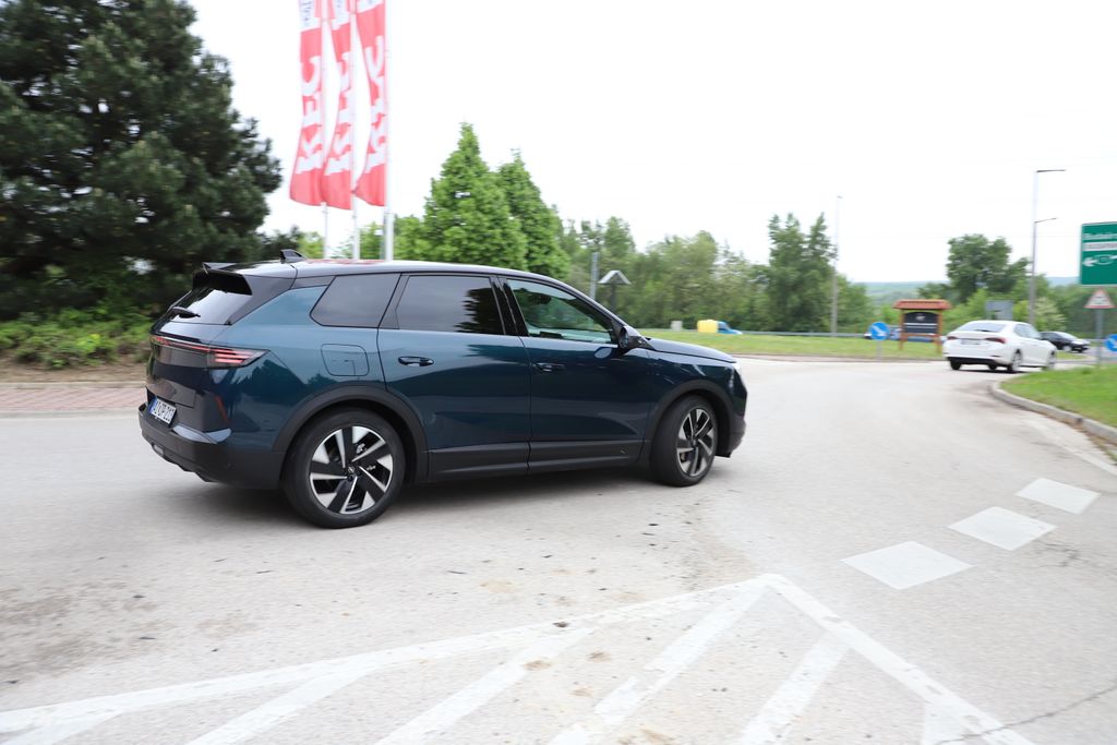 Opel Astra vs Grandland teszt