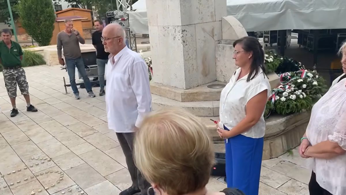 Már megint a Szózat fogott ki a tiszás tüntetőkön + videó