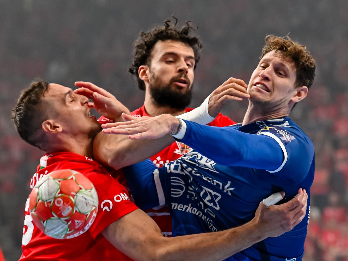 Nem csak fordulatokban, de kemény párharcokban is gazdag volt az első félidő a Veszprém-Szeged bajnoki döntőn.