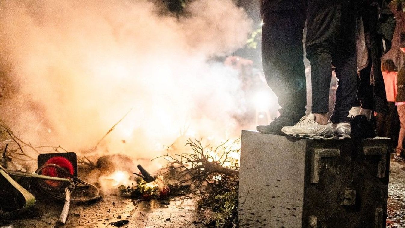 A migránsok rombolták szét Párizst