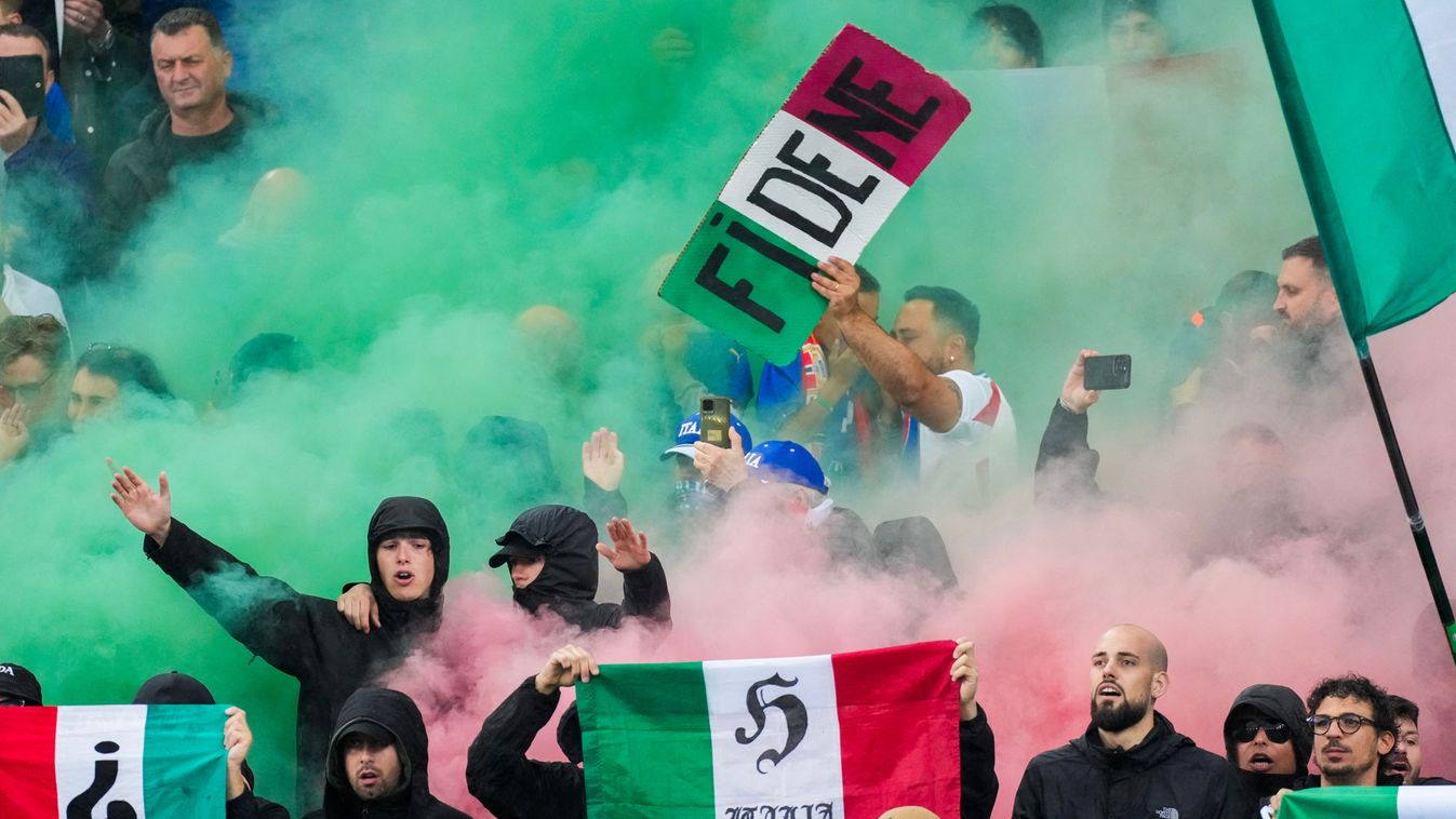 Marco Rossi Italy fans set off smoke bombs during the 2026 FIFA World Cup Qualifying Group I football match between Norway and Italy at the Ullevaal Stadium in Oslo on June 6, 2025. (Photo by Cornelius Poppe / NTB / AFP) / Norway OUT