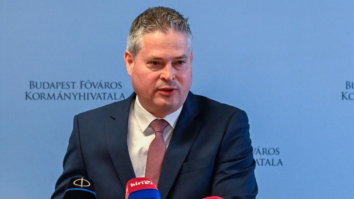 Budapest, 2025. április 23.
Sára Botond főispán, Budapest Főváros Kormányhivatala vezetője a fogyasztóvédelmi konzultációról tartott sajtótájékoztatón Budapest Főváros Kormányhivatalában, a XIII. kerületi Teve utcában 2025. április 23-án. Május 23-áig lehet kitölteni a fogyasztóvédelmi konzultációt a fogyved.kormany.hu oldalon.
MTI/Máthé Zoltán