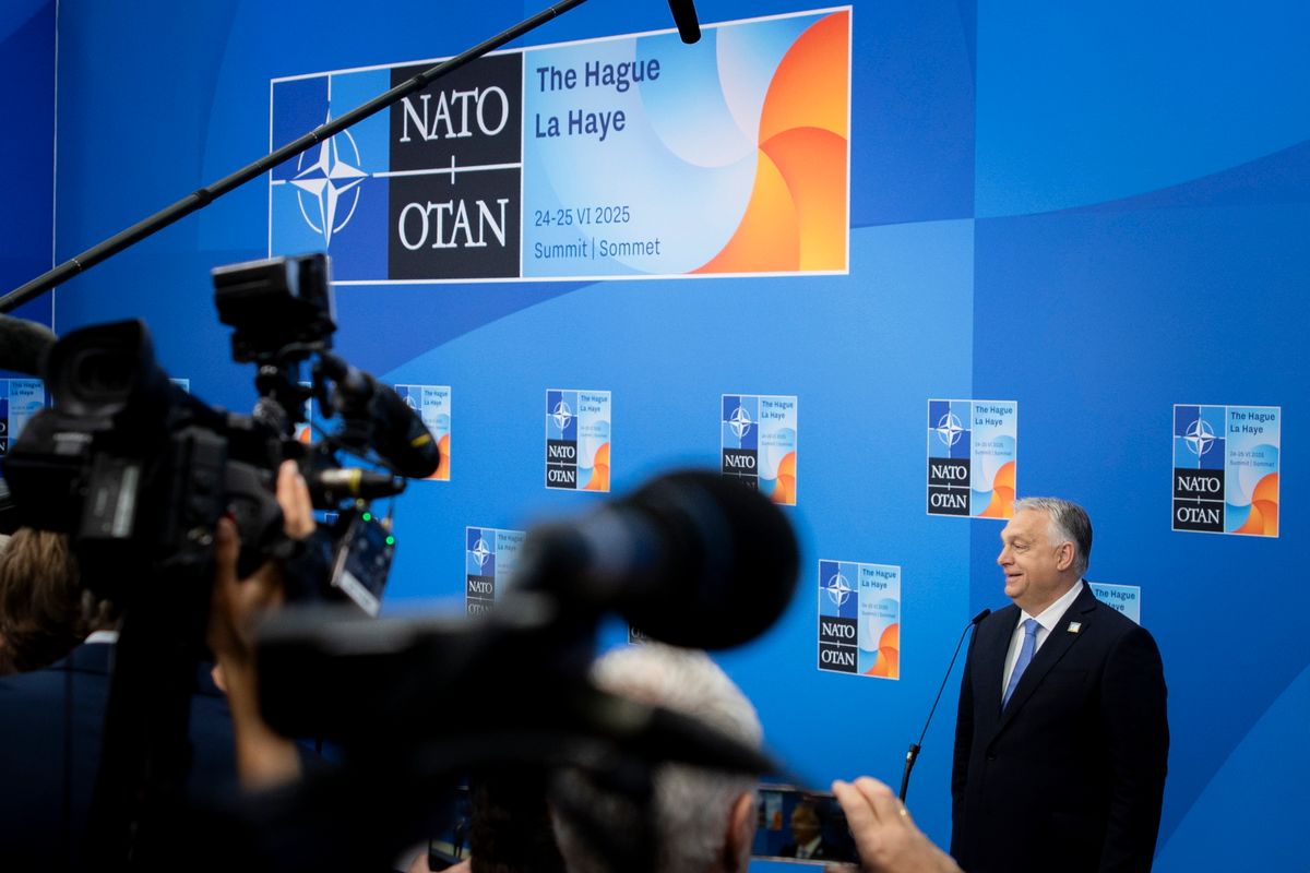 Hága, 2025. június 25.
A Miniszterelnöki Kommunikációs Főosztály által közreadott képen Orbán Viktor miniszterelnök nyilatkozik a sajtó képviselőinek, amint megérkezik a NATO-tagországok kétnapos csúcsértekezletének második napi ülésére Hágában 2025. június 25-én.
MTI/Miniszterelnöki Kommunikációs Főosztály/Fischer Zoltán