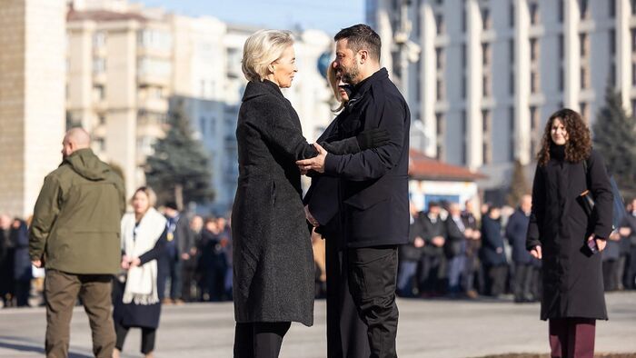 Ursula Von Der Leyen, az Európai Tanács elnöke és Volodiymir Zelenszkij, Ukrajna elnöke