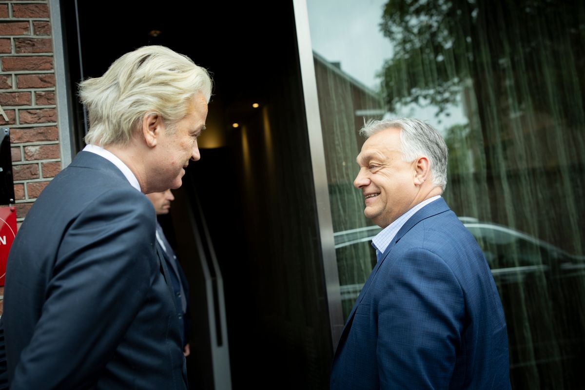 Orbán Viktor és Geert Wilders megbeszélést folytatott Hágában a NATO-csúcson. Közös céljuk az uniós szuverenista pártok megerősítése.