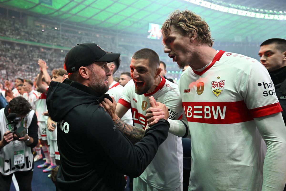 Sebastian Hoeness (balra) és Nick Woltemade a Német Kupa megnyerését követően