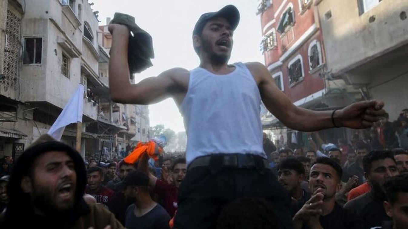 Palestinians chanting slogans (Photo: Middle East Images/AFP/Youssef Alzanoun) 