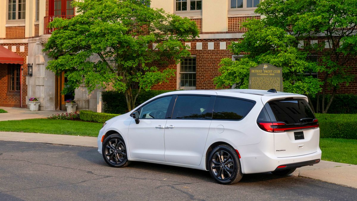 2026 Chrysler Pacifica 100th Anniversary Edition