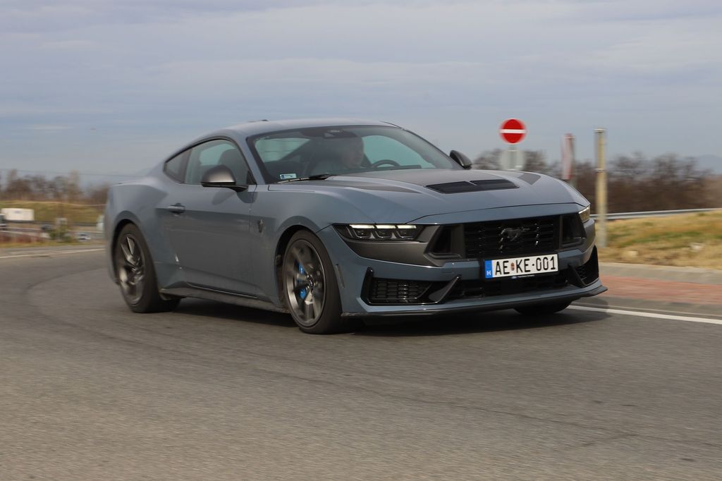 Ford Mustang Dark Horse