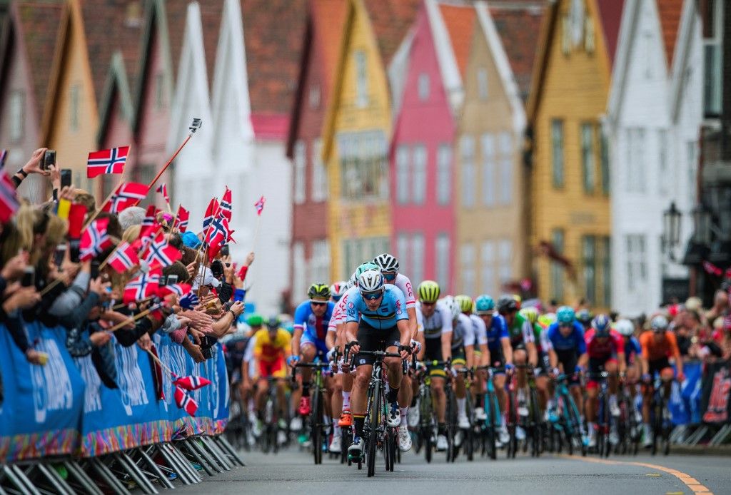 Cyclists compete during the men elite road race of the UCI Cycling Road World Championships in Bergen, on September 24, 2017. (Photo by Jonathan NACKSTRAND / AFP)