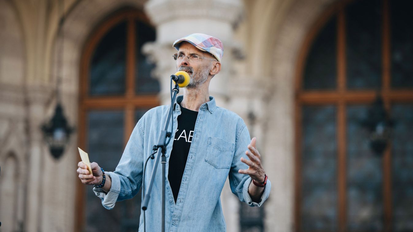 Borítókép: Fleck Zoltán (Fotó: Ladóczki Balázs)