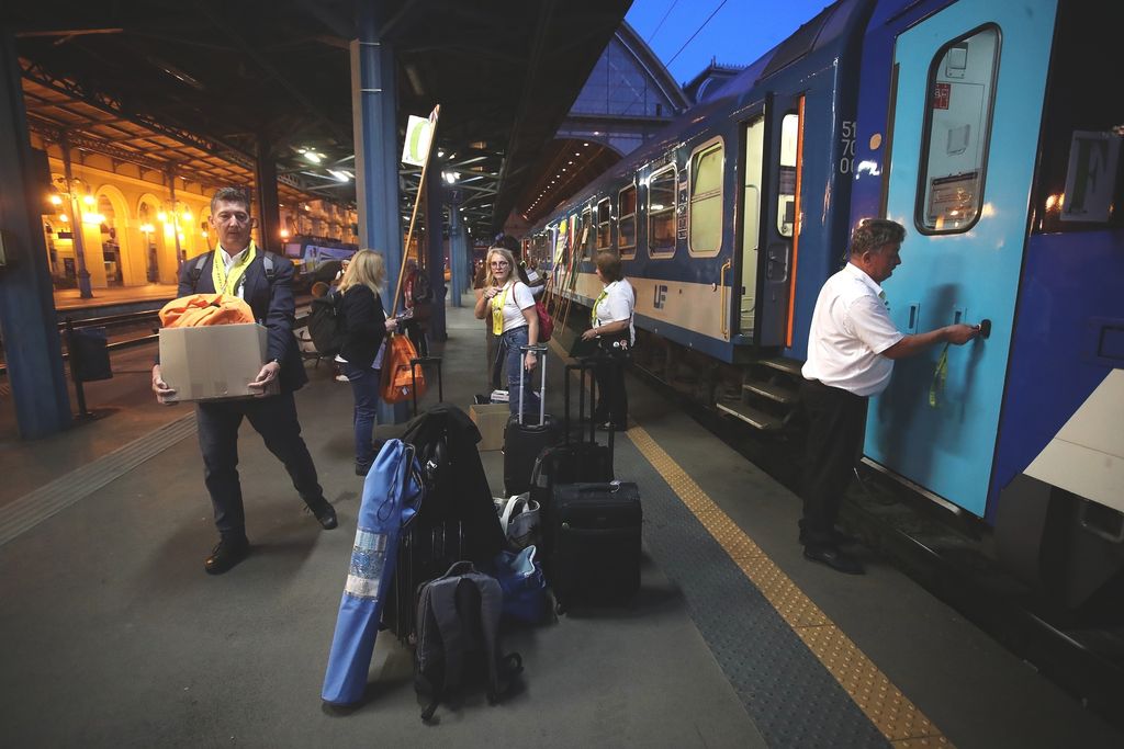 20250605 budapest keleti pu boldogasszony zarandokvonat elindul csiksomlyora havran zoltan magyar nemzet