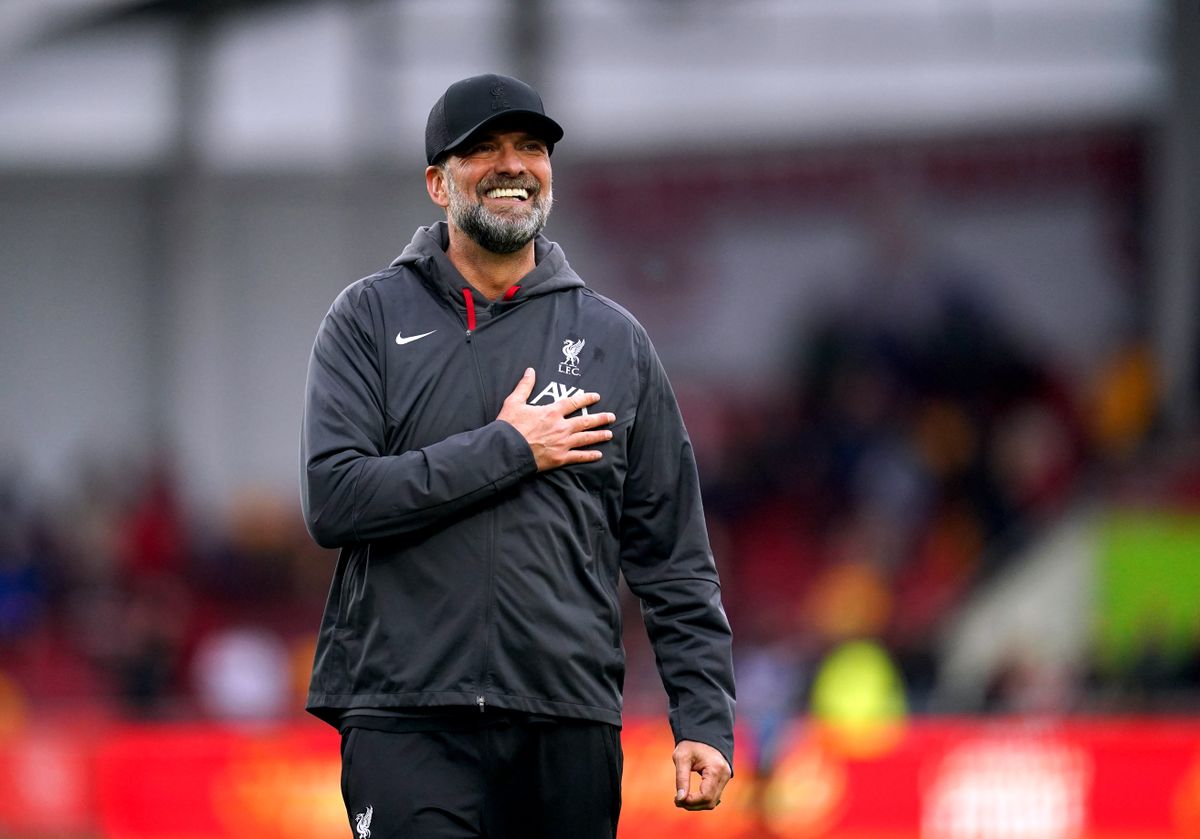Klopp mosolyogva figyeli a Liverpool lépéseit