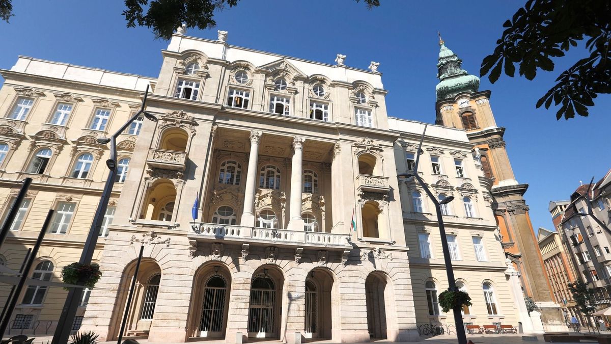 Később dönt az ELTE a kutatóintézetek befogadásáról
