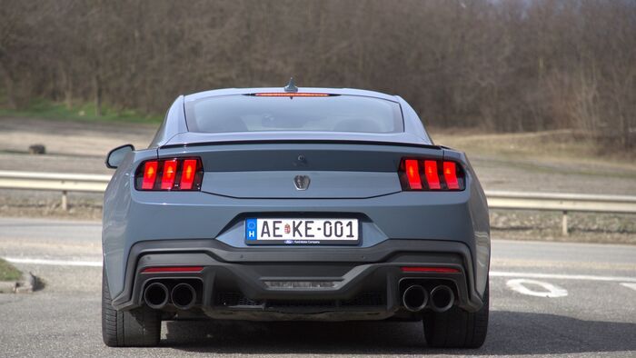 Ford Mustang Dark Horse