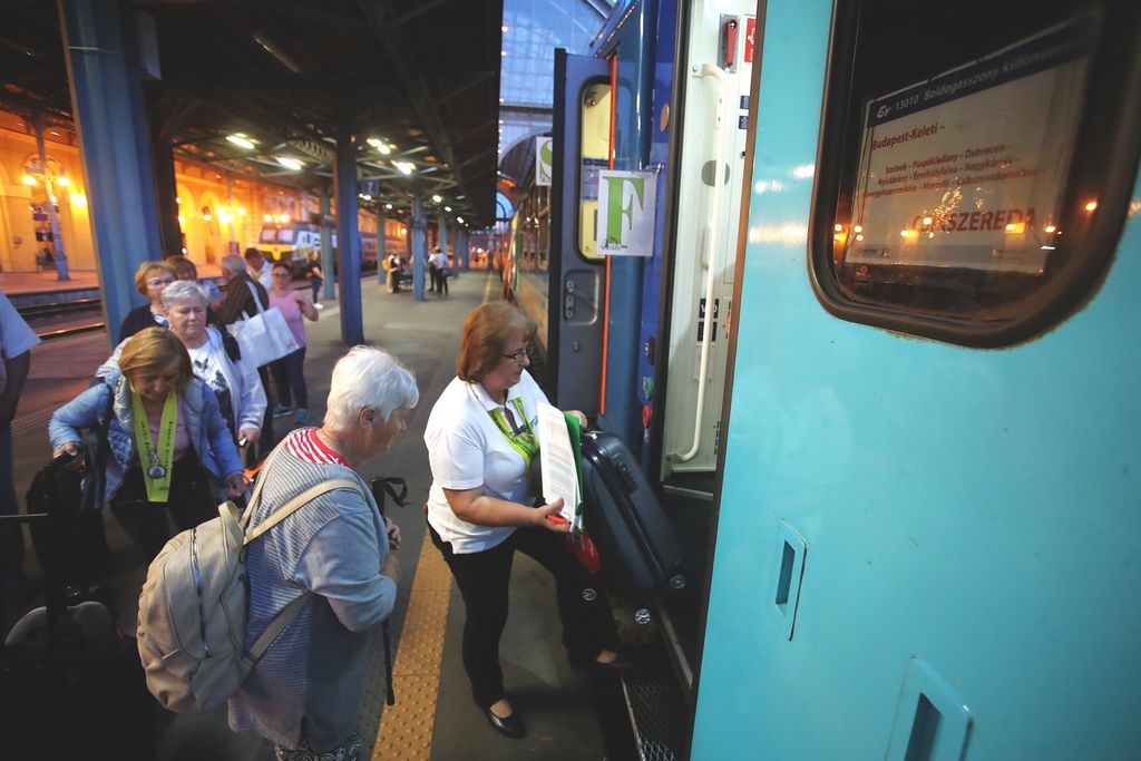 20250605 budapest keleti pu boldogasszony zarandokvonat elindul csiksomlyora havran zoltan magyar nemzet