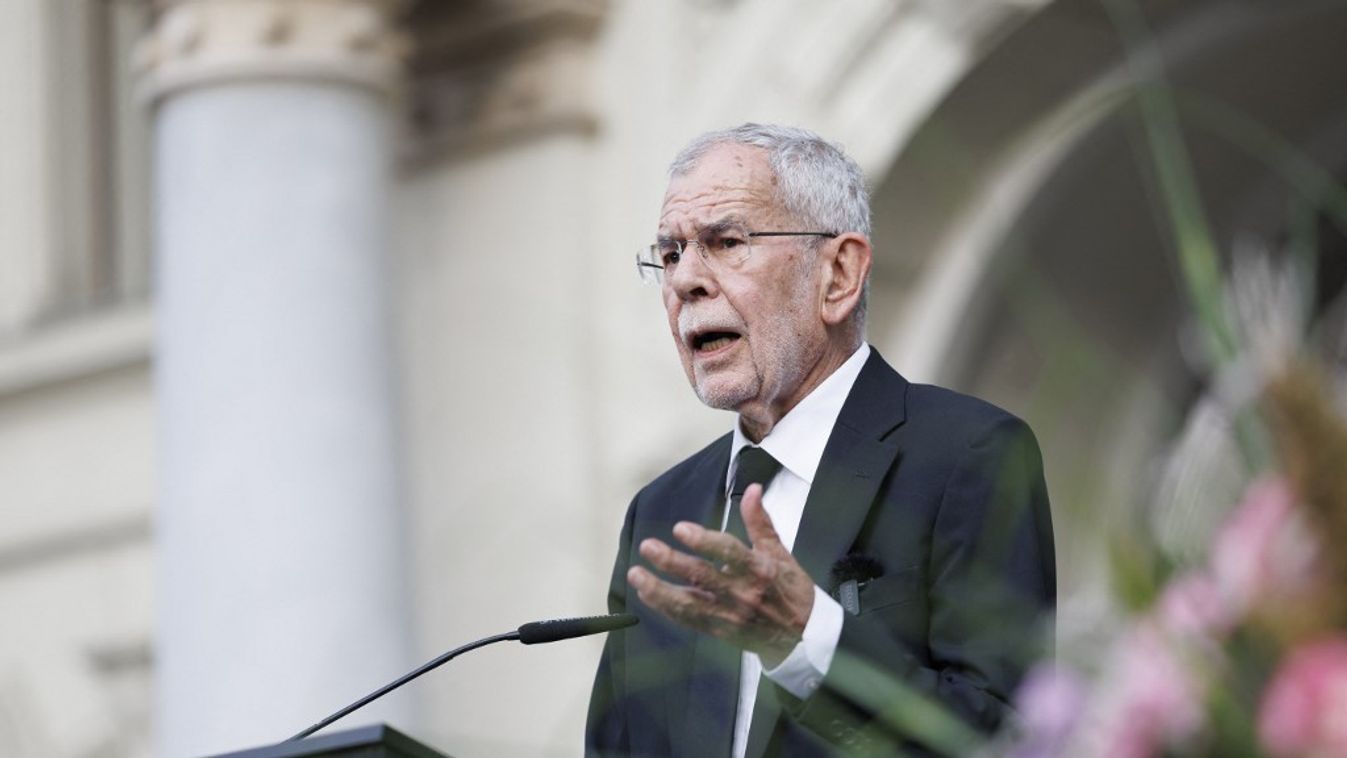 Alexander Van der Bellen osztrák elnök egy grazi megemlékezésen a fegyvertartási törvények szigorításáról beszélt