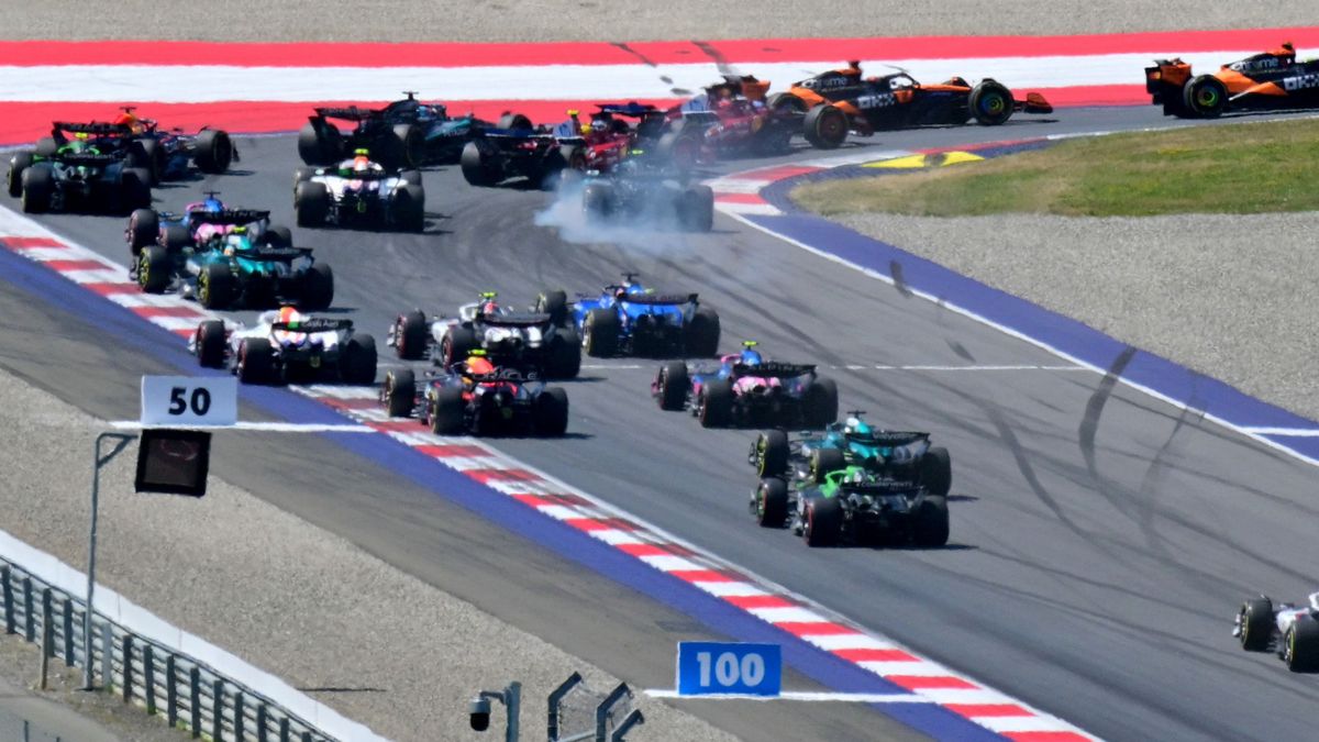 Verstappen az eltiltás szélén táncolt, majd megkapta a mélyütést