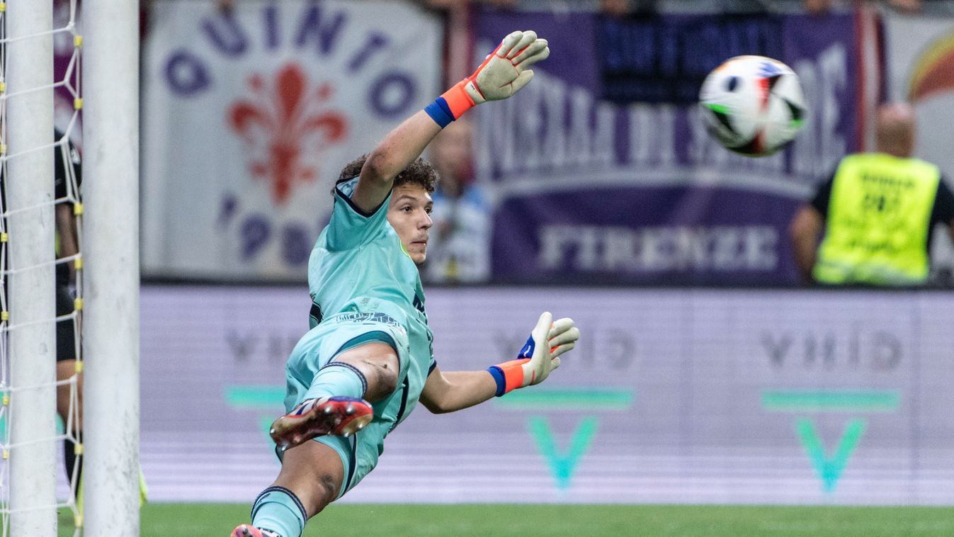 Pécsi Ármin, a Puskás kapusa a labdarúgó Konferencia-liga selejtezőjének 4., utolsó fordulójában játszott Puskás Akadémia–Fiorentina mérkőzésen a felcsúti Pancho Arénában 2024. augusztus 29-én. A Puskás Akadémia az idegenbeli 3-3 után otthonában 1-1-re vé