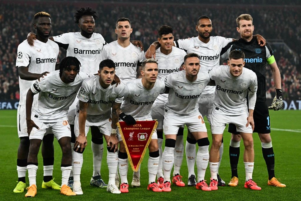 Florian Wirtz az alsó sor jobb szélén, amikor a Leverkusen a Liverpool vendége volt a BL-ben. A látogatás nagy hatással volt rá