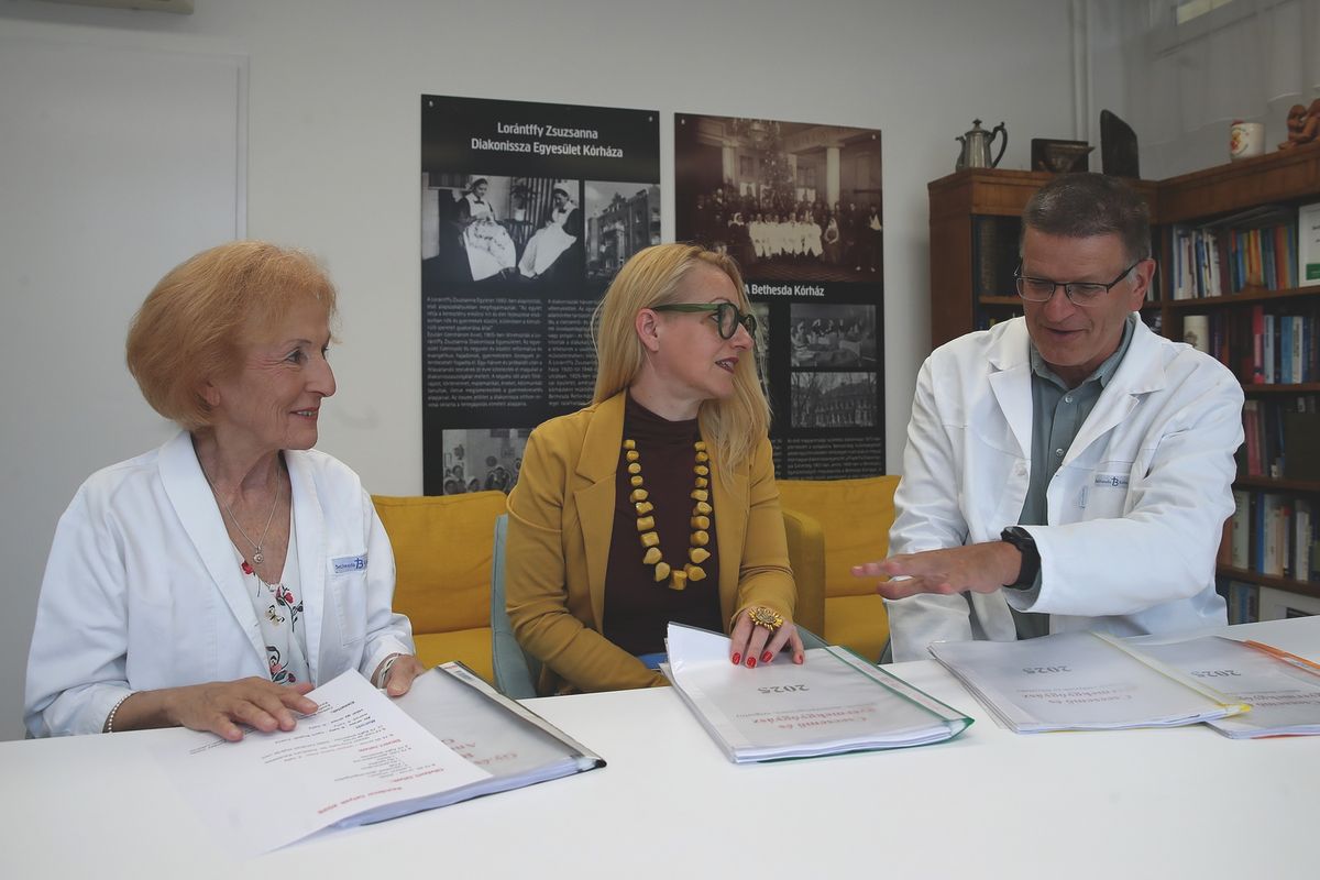 20250505 Budapest
Dr. Mikos Borbála a Bethesda Gyermekkórház Minőségügyi és oktatási igazgatója, Dr. Rákosy-Vokó Zsuzsa a Bethesda Gyermekkórház prevenciós igazgatója, Dr. Velkey György János a Bethesda Gyermekkórház főigazgatója
fotó: Havran Zoltán (HZ)
MW
