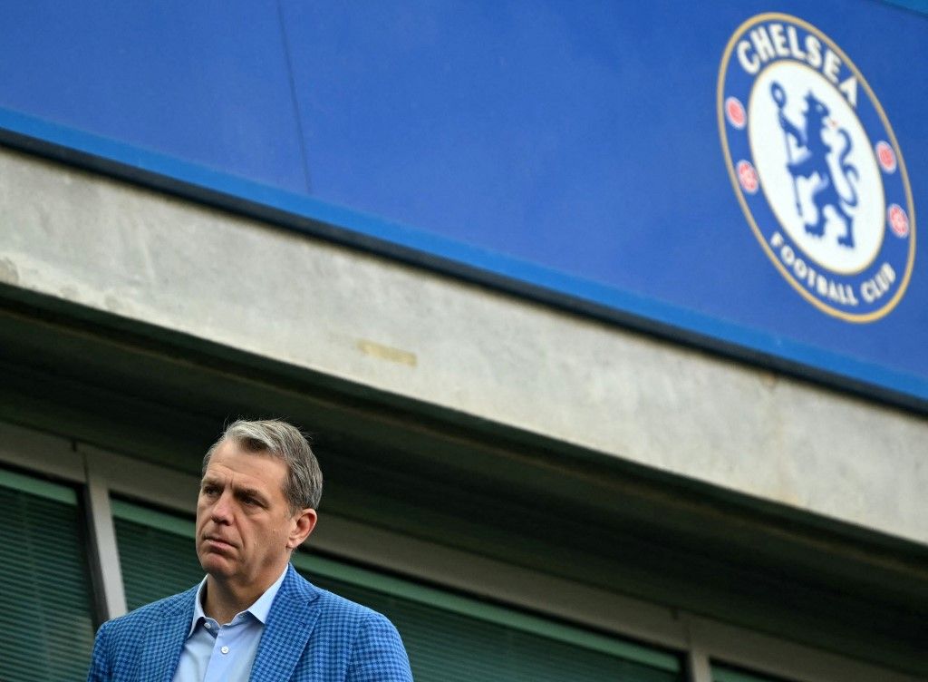 Todd Boehly, Chelsea, Manchester City, Chelsea's US owner Todd Boehly reacts ahead of the English Premier League football match between Chelsea and Leicester City at Stamford Bridge in London on March 9, 2025. (Photo by JUSTIN TALLIS / AFP) / RESTRICTED TO EDITORIAL USE. No use with unauthorized audio, video, data, fixture lists, club/league logos or 'live' services. Online in-match use limited to 120 images. An additional 40 images may be used in extra time. No video emulation. Social media in-match use limited to 120 images. An additional 40 images may be used in extra time. No use in betting publications, games or single club/league/player publications. /