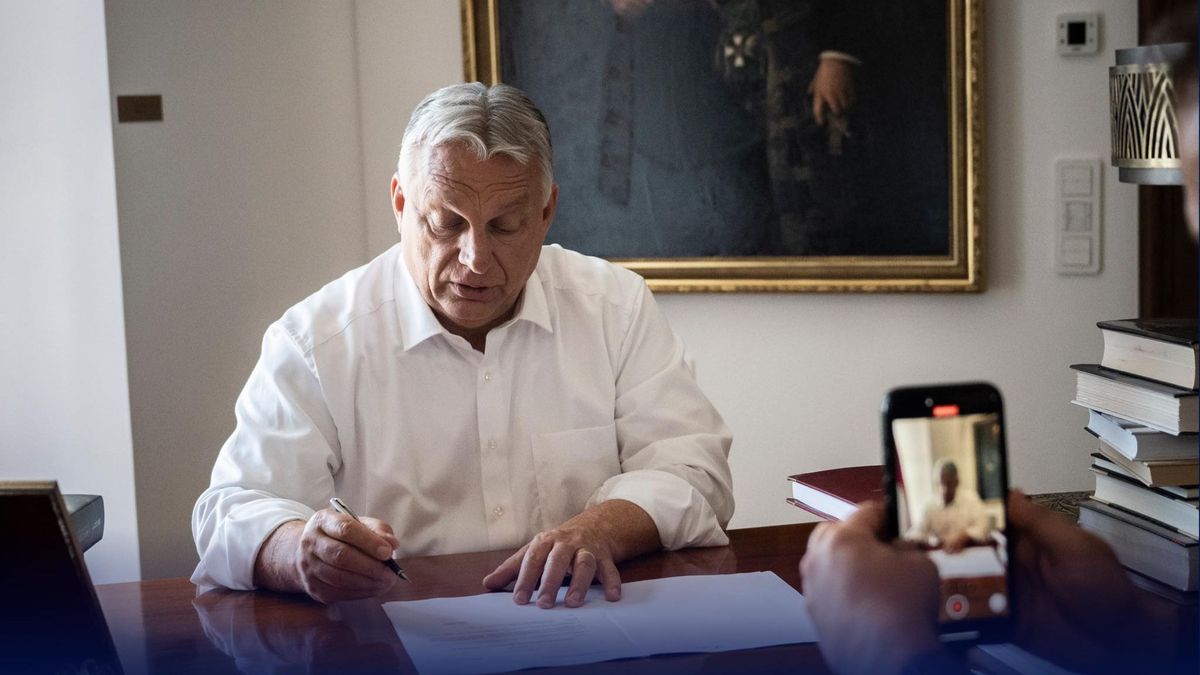 Orbán Viktor: Aláírtam