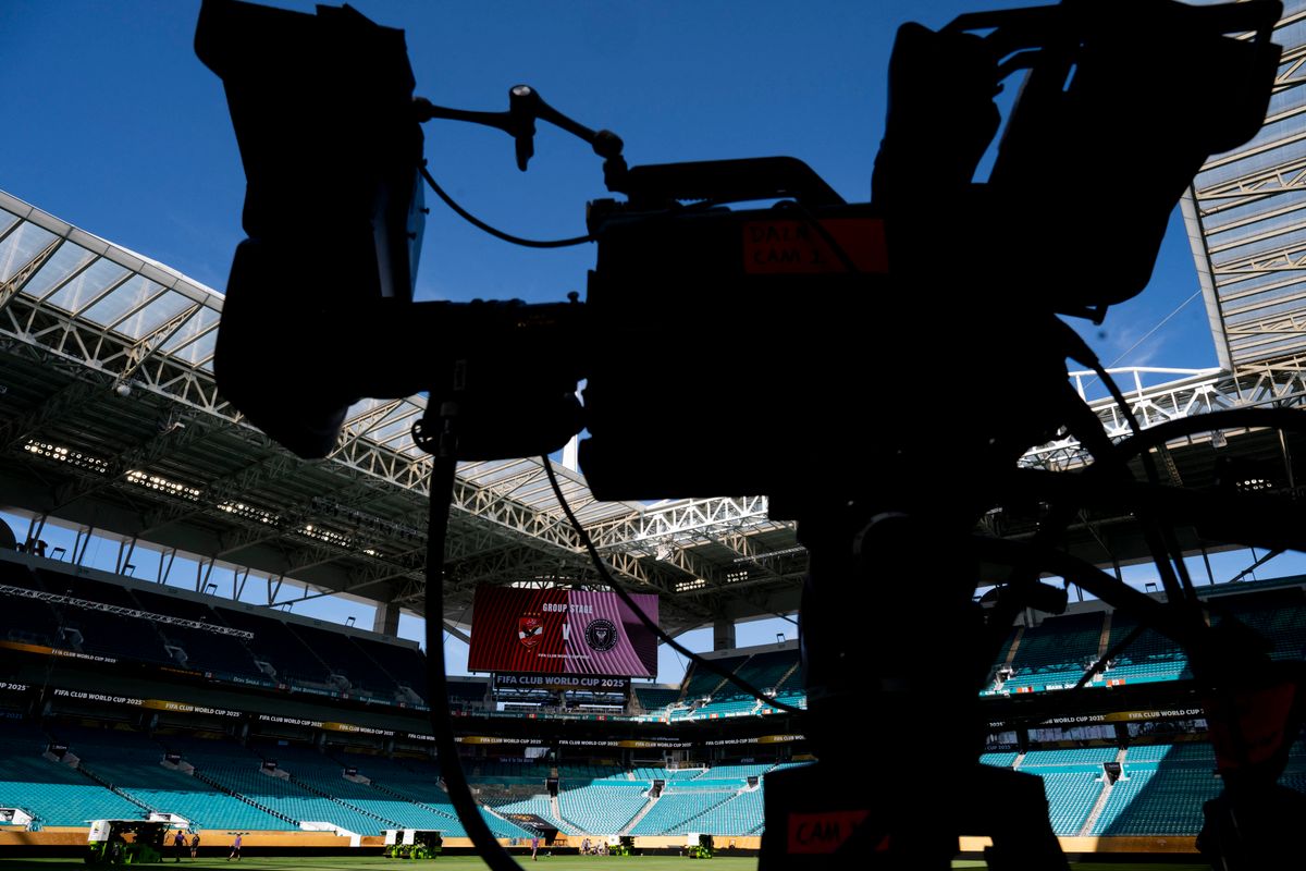 A tévétársaságokhoz ragaszkodnia kell a FIFA-nak, még ha ezzel a játékosoknak lesz rosszabb