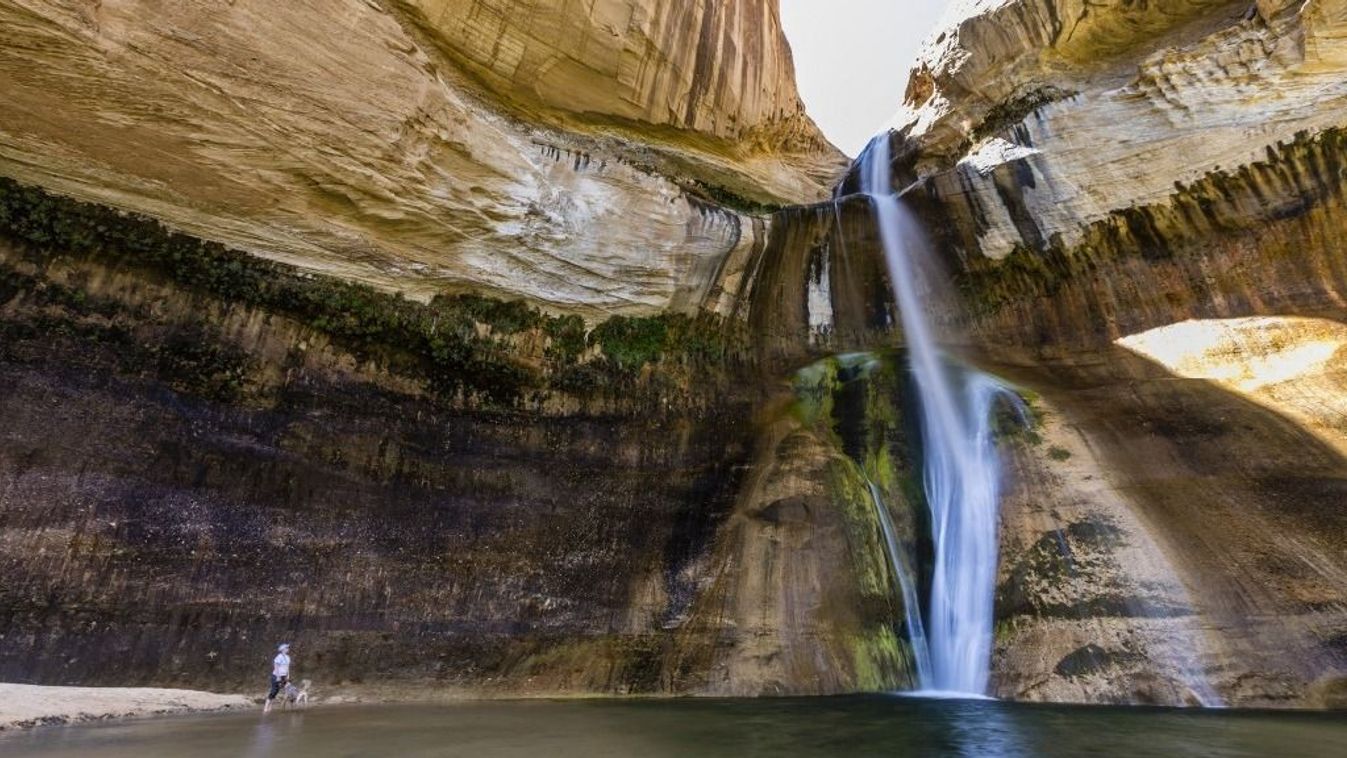 A híres utahi Lower Calf Creek Falls vízesés