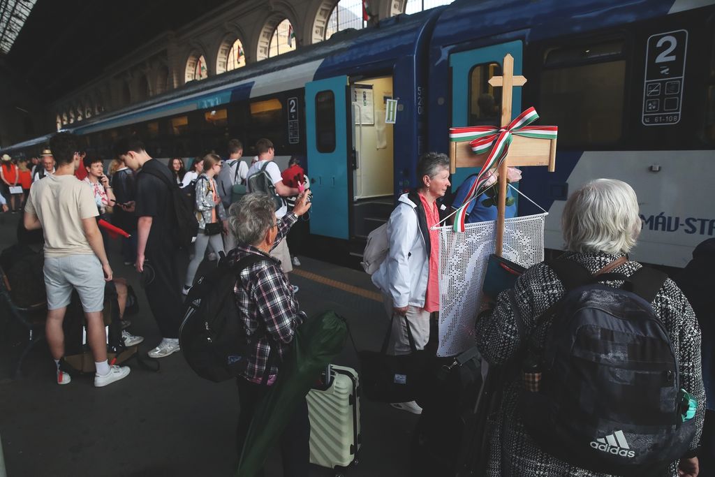 20250605 budapest keleti pu boldogasszony zarandokvonat elindul csiksomlyora havran zoltan magyar nemzet