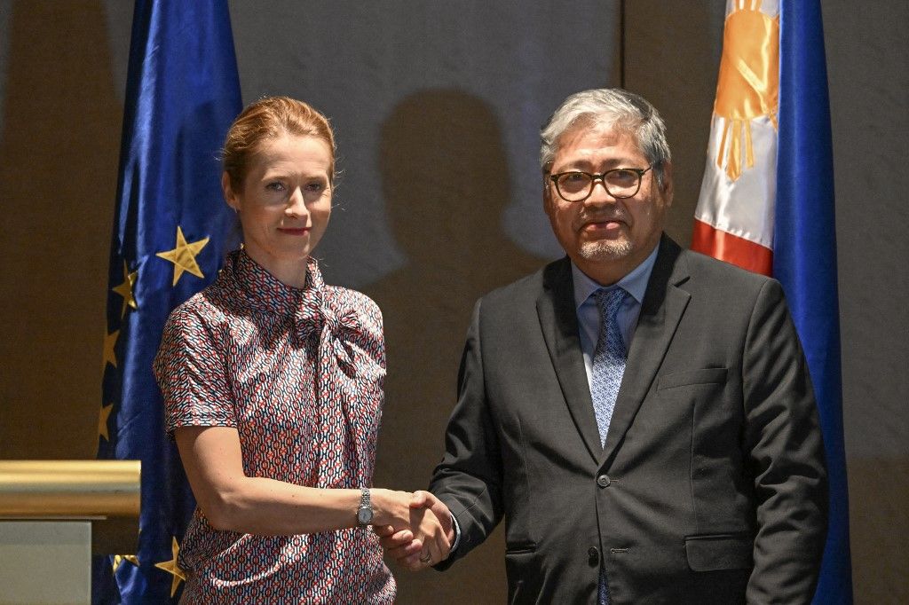 Peking figyelmeztetés, az EU külpolitikai vezetője és Enrique Manalo, a Fülöp-szigetek külügyminiszterének manilai találkozását követően történt (Fotó: JAM STA ROSA / AFP)