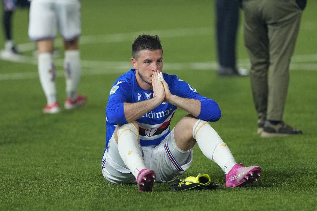 Serie B, Sampdoria, olasz, Alessio Cragno of UC Sampdoria looks dejected at the end of the Serie B match between SS Juve Stabia and UC Sampdoria at Stadio Romeo Menti Castellammare Di Stabia Italy on 13 May 2025. (Photo by Franco Romano/NurPhoto) (Photo by Franco Romano / NurPhoto via AFP)