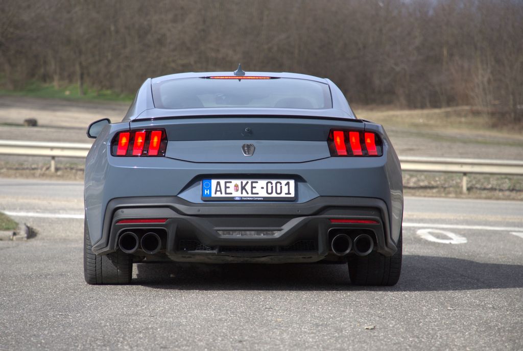 Ford Mustang Dark Horse