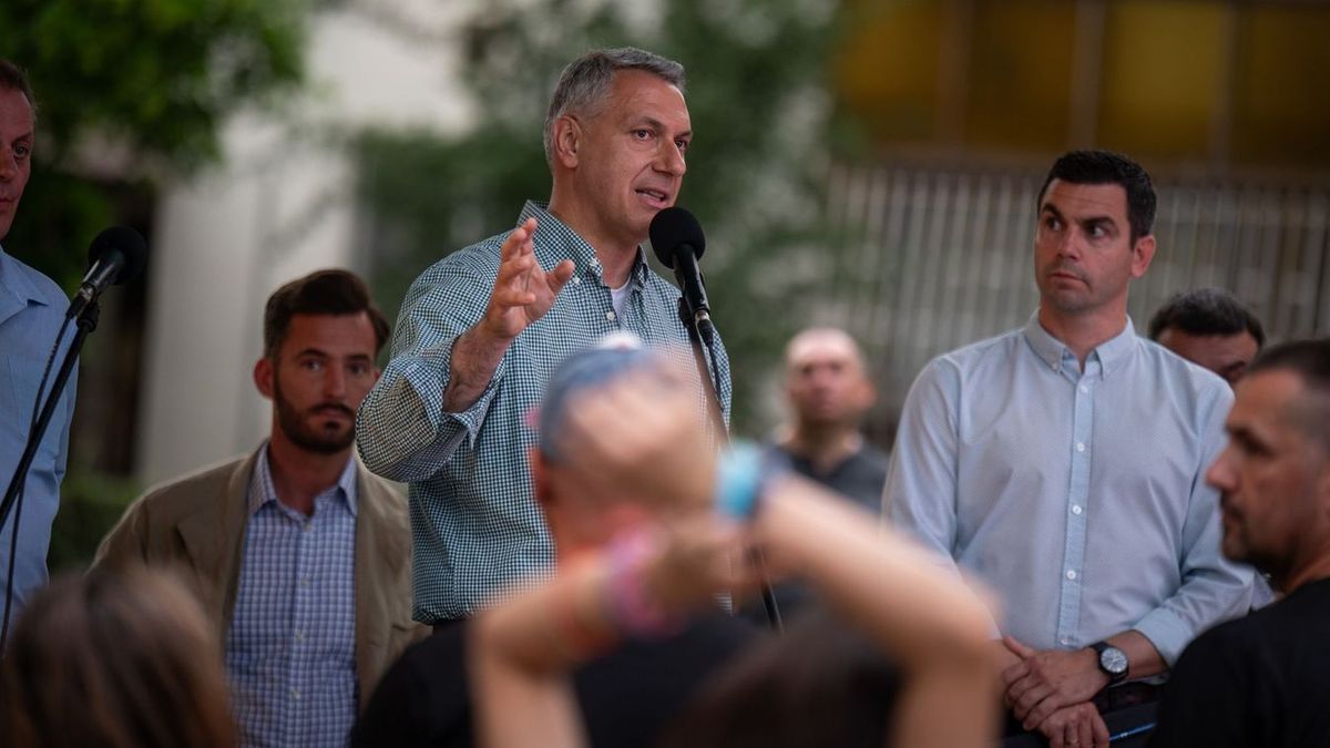 Magyar Péter megjelent a Lázárinfón és tapsot kapott + videó