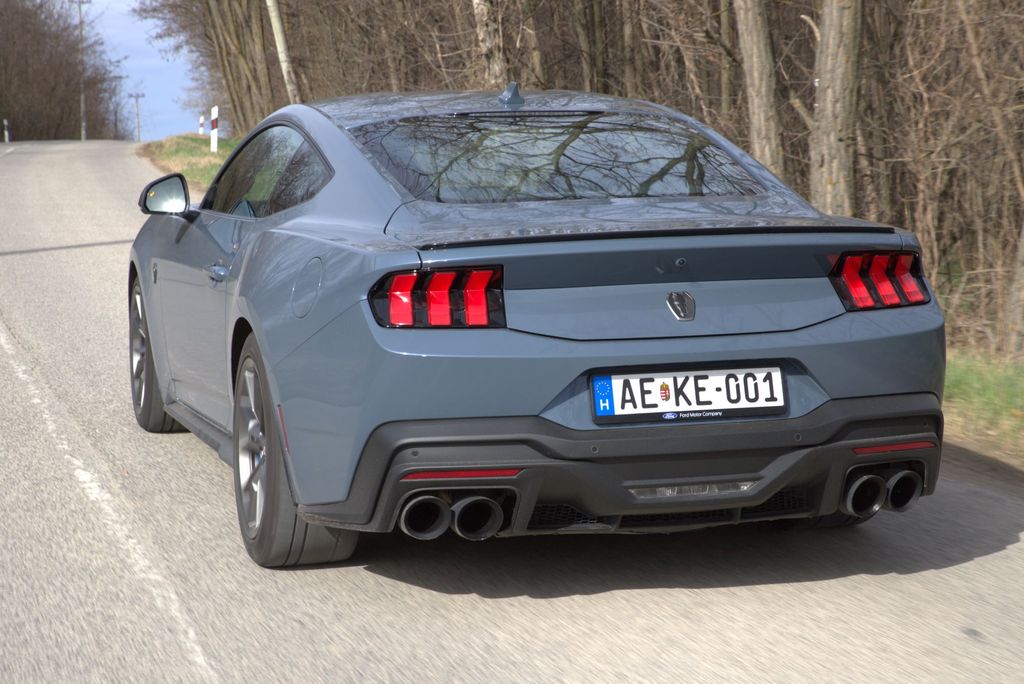 Ford Mustang Dark Horse
