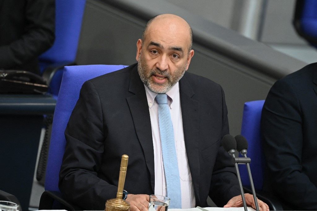 06 June 2025, Berlin: Bundestag Vice-President Omid Nouripour (Alliance 90/The Greens) speaks to MPs in the plenary chamber of the Bundestag. The 11th session of the 21st German Bundestag will include the first reading of bills on the suspension of family reunification and animal husbandry labeling, as well as a topical hour on climate protection policy. Photo: Katharina Kausche/dpa (Photo by Katharina Kausche / dpa Picture-Alliance via AFP)