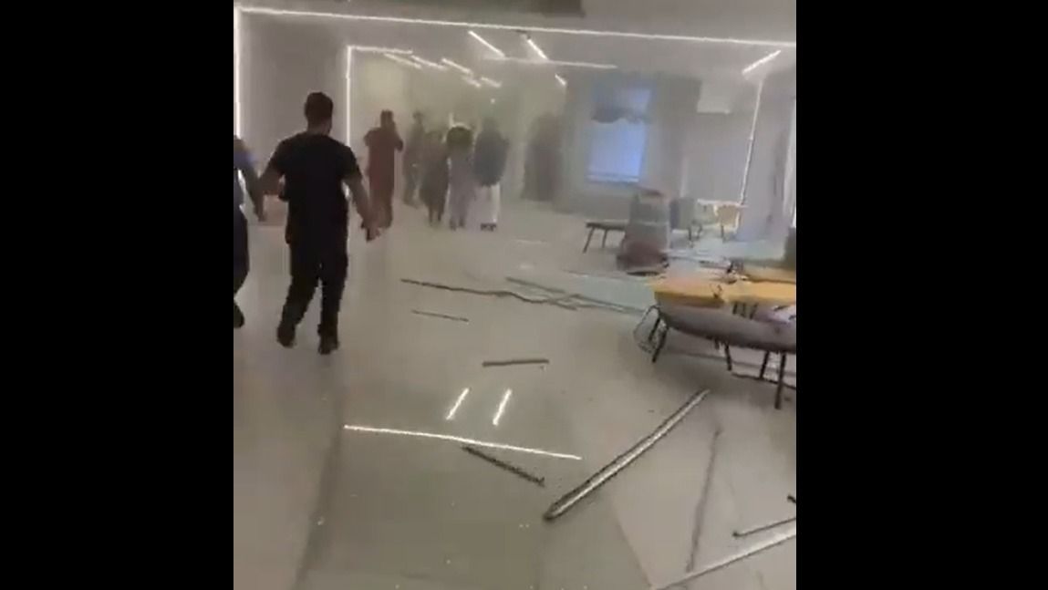 Közvetlen rakétatalálat érte Izrael déli részének legnagyobb kórházát (Fotó: X-videó)
