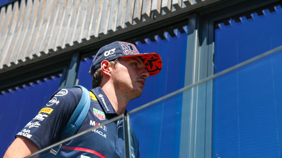 Russell kikotyogta a Mercedes tervét, Verstappen bosszús