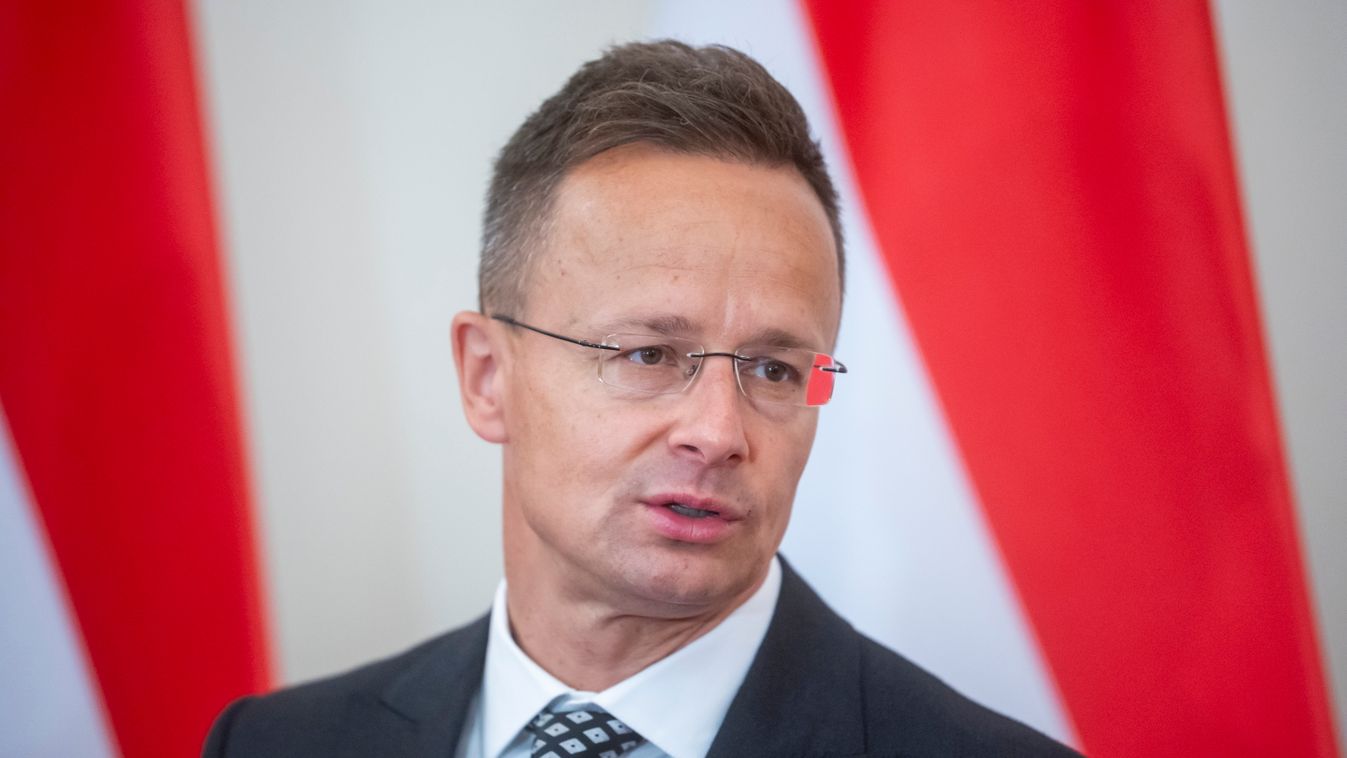 Szijjártó Péter külgazdasági és külügyminiszter a Paks II. kapcsán tartott sajtótájékoztatón a Külgazdasági és Külügyminisztériumban (KKM) 2025. június 3-án (Fotó: MTI/Balogh Zoltán)