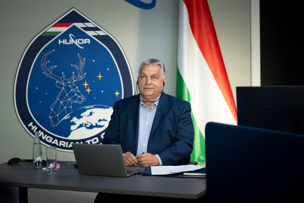 Orbán Viktor az Axiom-4 küldetésben részt vevő Kapu Tibor magyar űrhajóssal beszélgetett