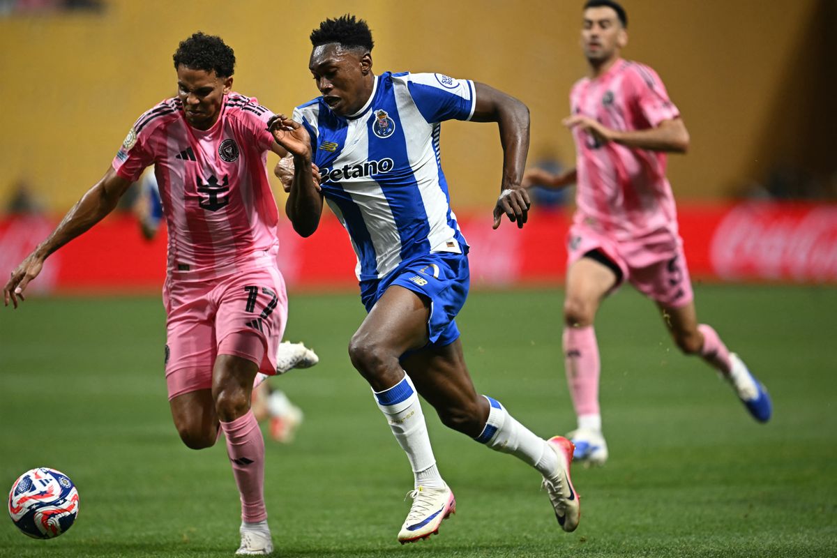 Lionel Messi Inter Miami's US defender #17 Ian Fray (L) fights for the ball with FC Porto's Spanish forward #09 Samu Aghehowa during the FIFA Club World Cup 2025 Group A football match between US Inter Miami and Portugal's FC Porto at the Mercedes-Benz stadium in Atlanta on June 19, 2025. (Photo by Paul ELLIS / AFP)