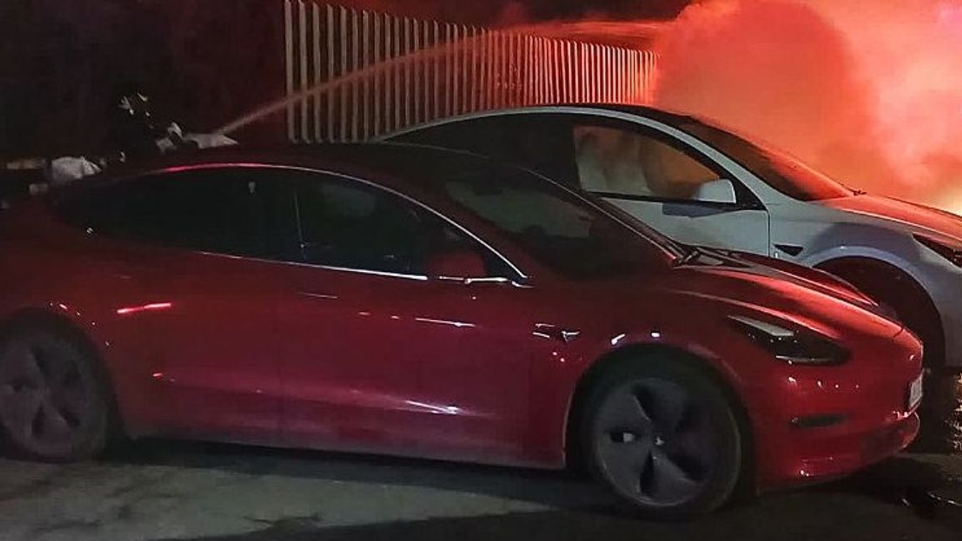 3000 autó ég egy teherhajón – illusztráció